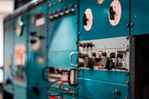 Close up of dashboard and switches used during the '80s. Foto: Architect - iStock.com