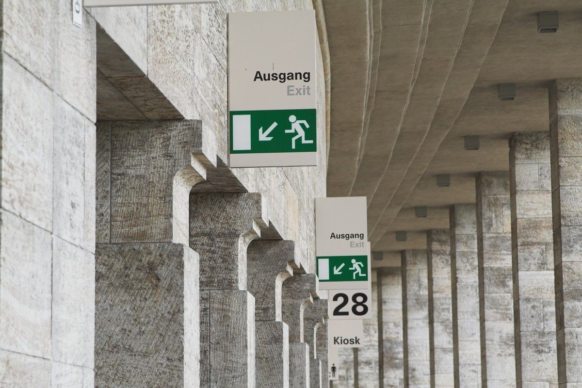 Perso­nen­schutz auf Flucht­wegen: Sicherheit für Menschen­leben